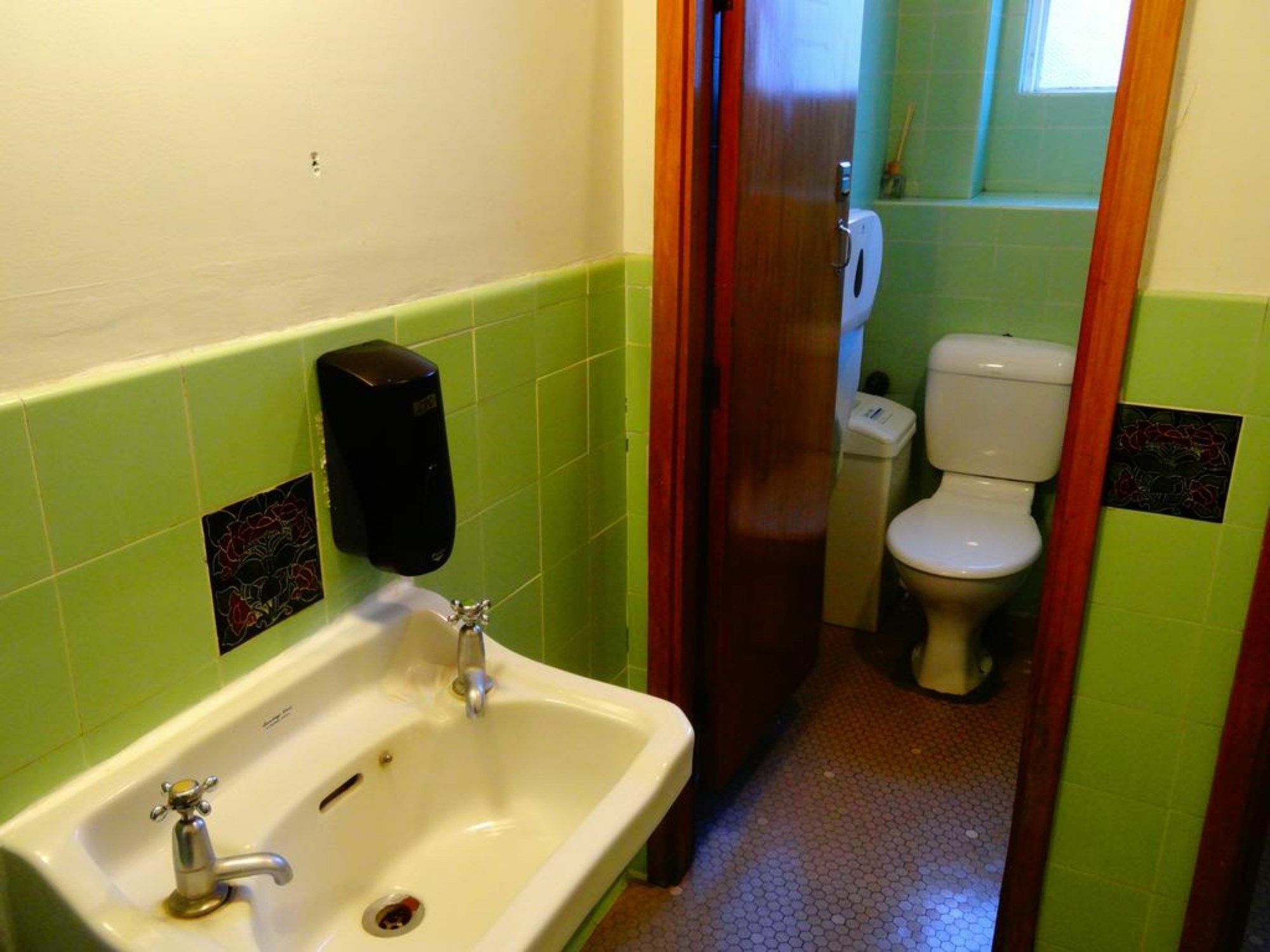 Lodge In The City Веллингтон Экстерьер фото